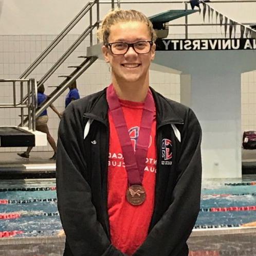 游泳:艾玛·阿特金森'20入选参加2017年美国游泳国家选拔营